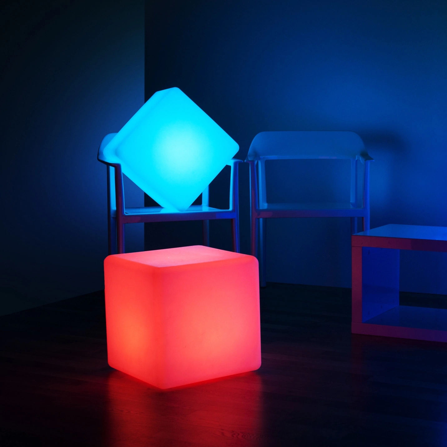 Кубы с разноцветной подсветкой
