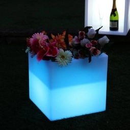 Светодиодный куб "Дарт" 40 см RGB с выемкой 20см 